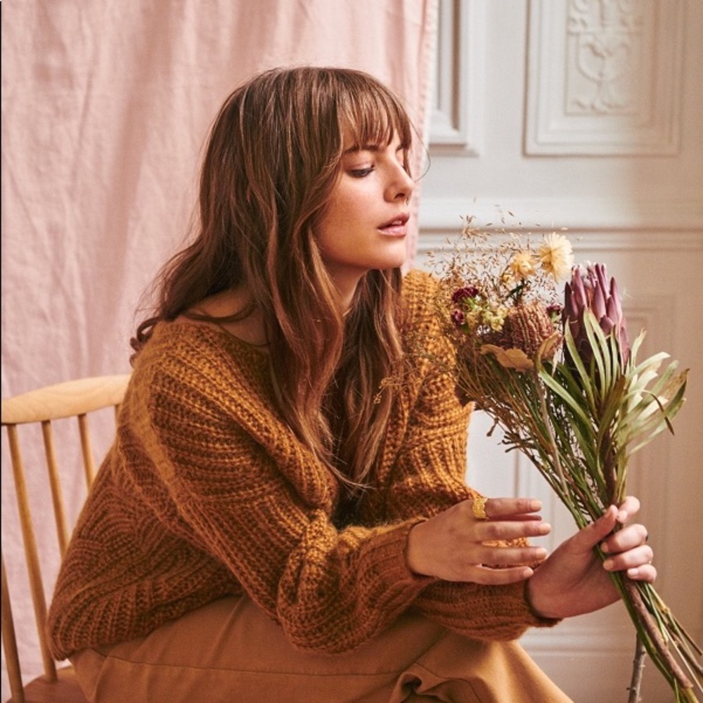 BRAND NEW Sezane Pull Simone in Camel